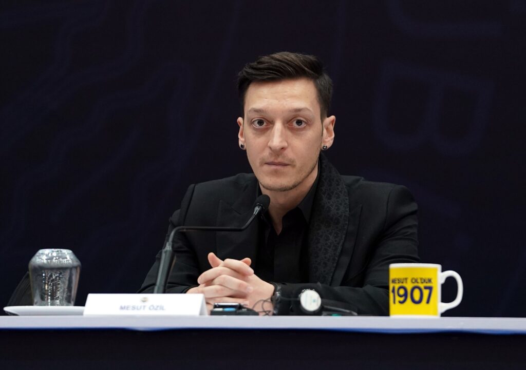 Mesut Özil: “Fenerbahçe’ye hizmet etmek en büyük arzumdur”